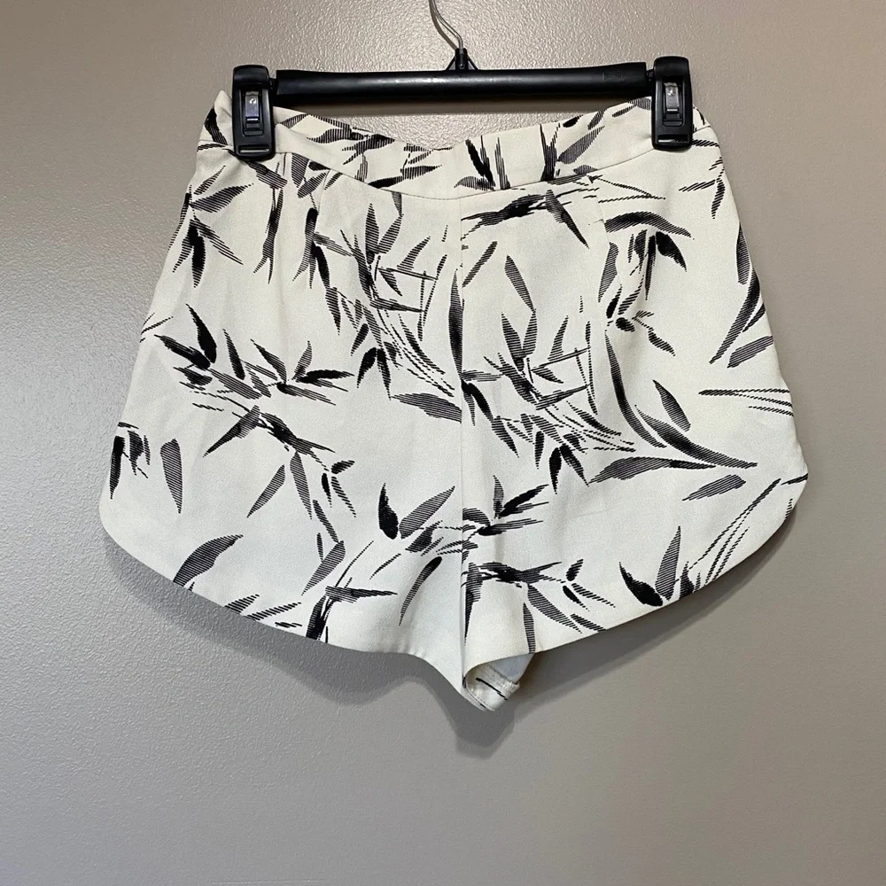 Topshop Floral Black White Dress Shorts - Picture 5 of 5